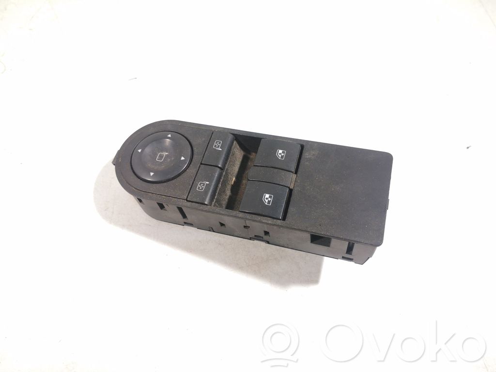 Opel Zafira B Electric window control switch 