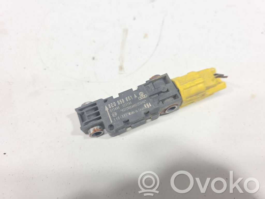 Airbag deployment crash/impact sensor   8E0959651A,011496,121105