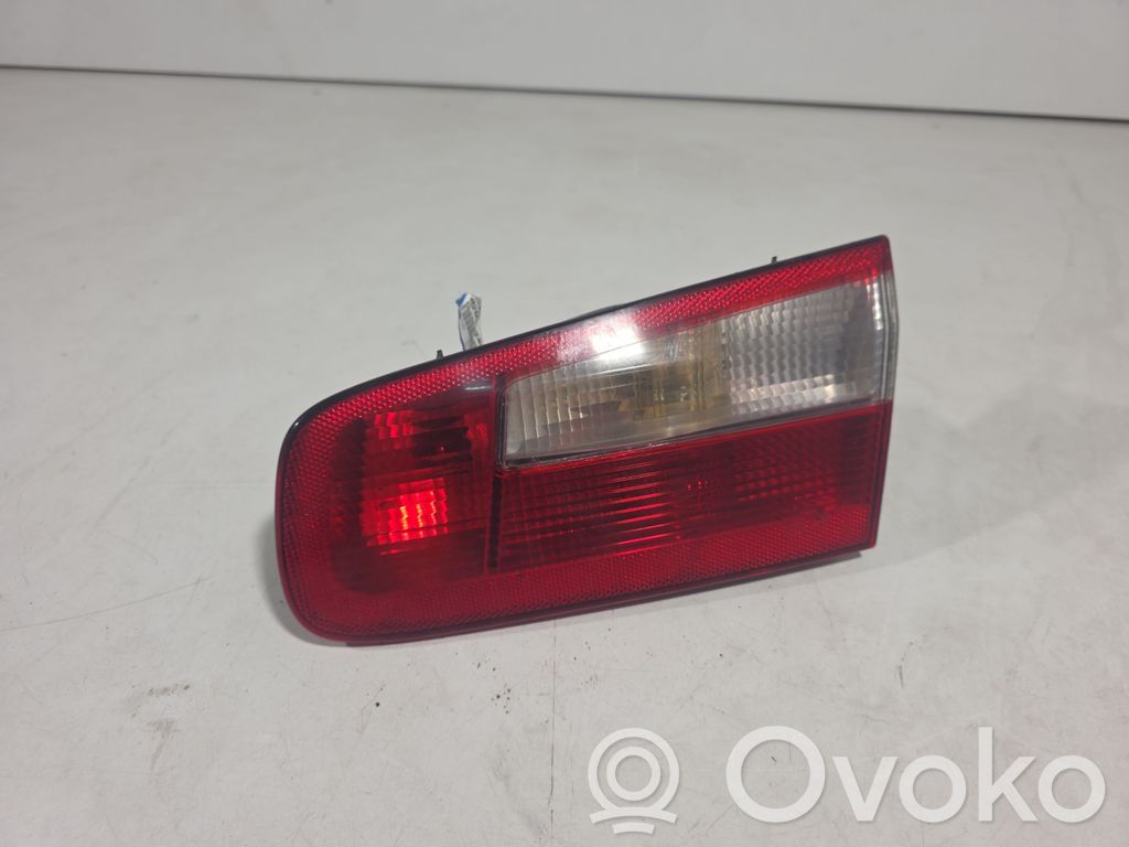 Renault Laguna II Aizmugurējais lukturis pārsegā 