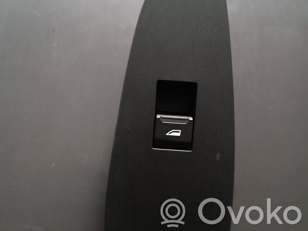 BMW 2 Active Tourer U06 Electric window control switch 
