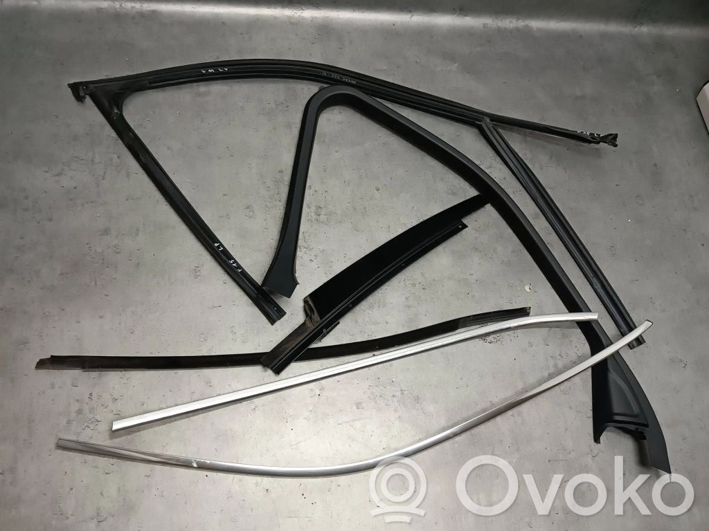 BMW X5 F15 Ramka szyby drzwi przednich 