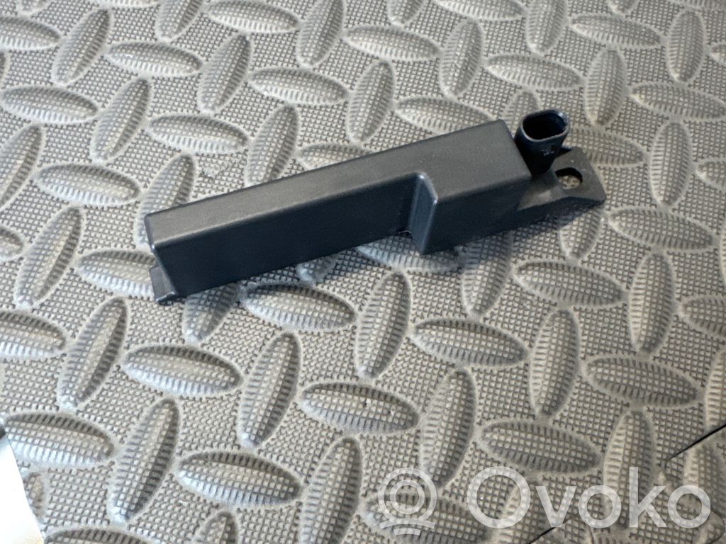 Radion pystyantenni   4M0907247B