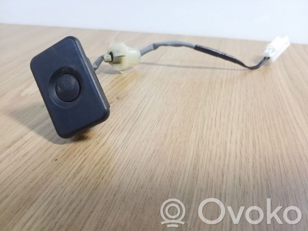 Tailgate opening switch   GS2A676S0,90H6,K7400