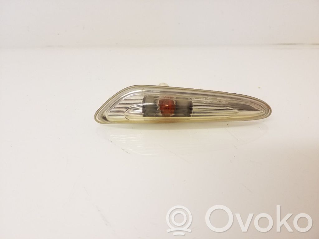 Front fender indicator light   4166L