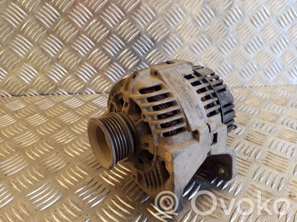 Volkswagen PASSAT B5 Alternador 