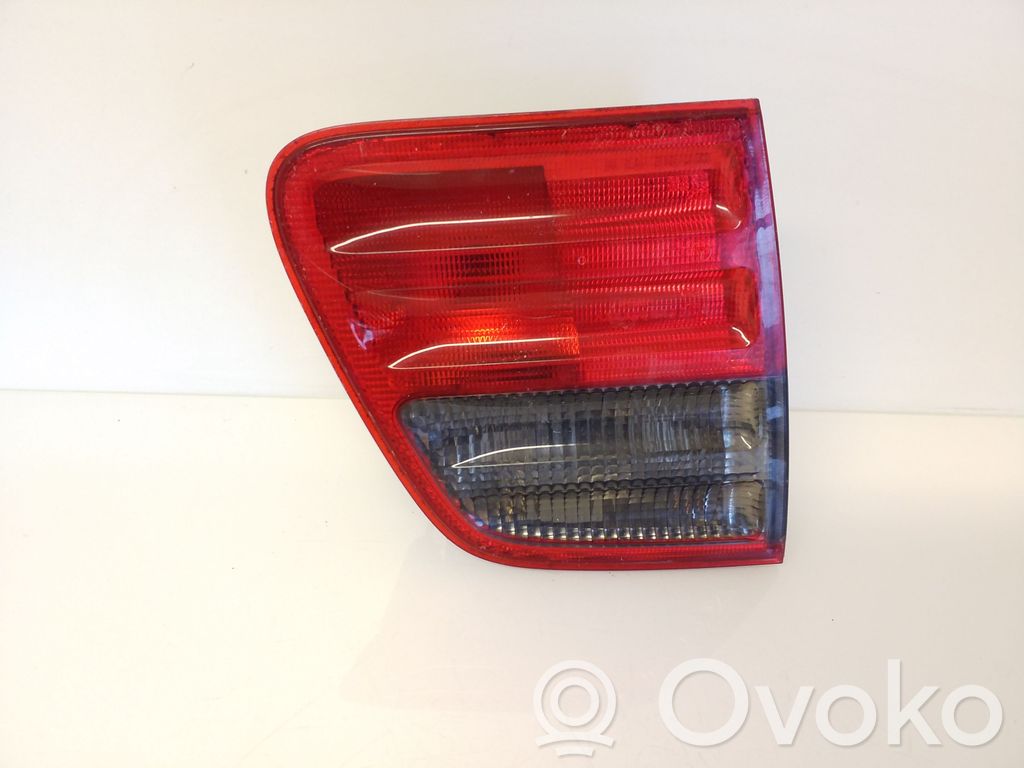 Mercedes-Benz E W210 Lampy tylnej klapy bagażnika 