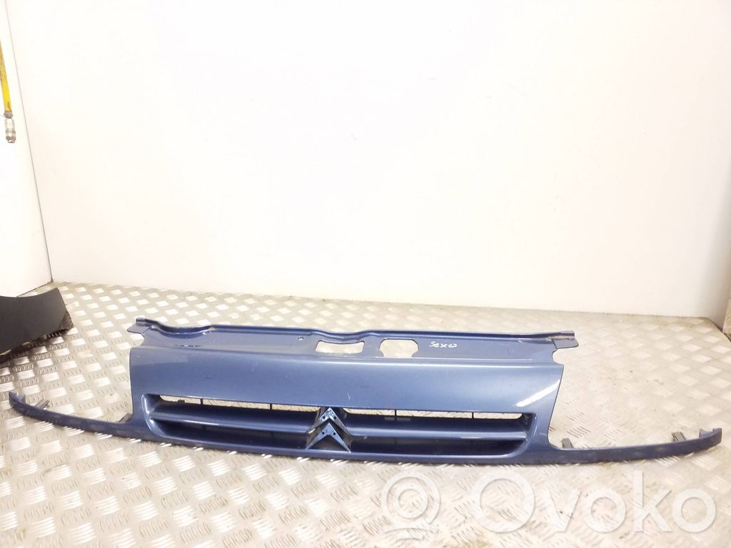 Citroen Saxo Front bumper upper radiator grill 