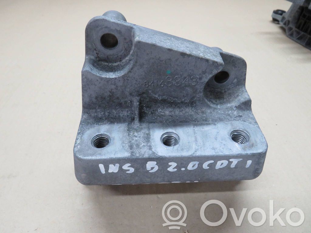 Opel Insignia B Engine mounting bracket 