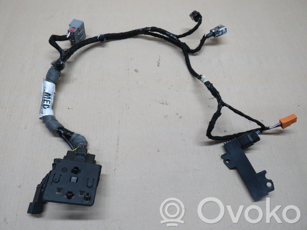 Ford Kuga II Enchufe conector entrada auxiliar 