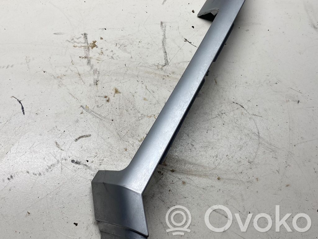 BMW 3 E46 Kojelaudan hansikaslokeron lista 