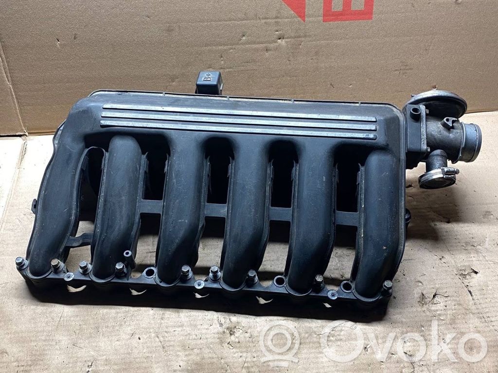 Intake manifold   2247439