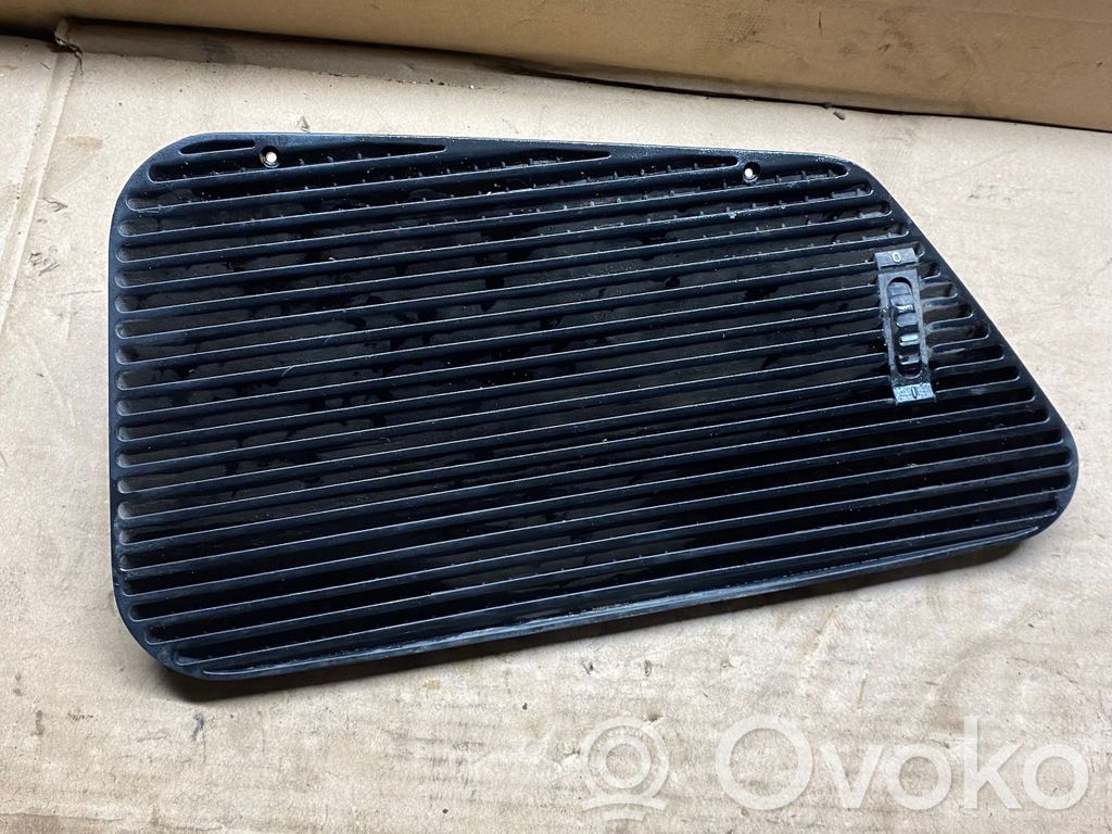 BMW 5 E34 Centrinės oro grotelės 