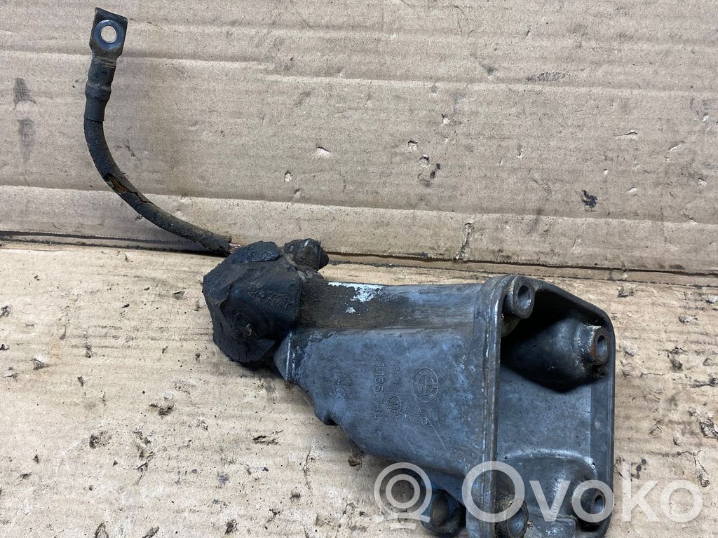 Engine mounting bracket   1135764