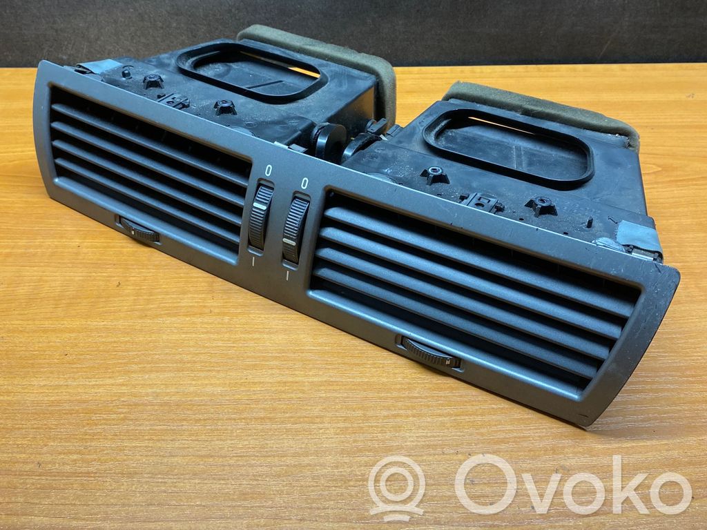 BMW 7 E65 E66 Centrinės oro grotelės 