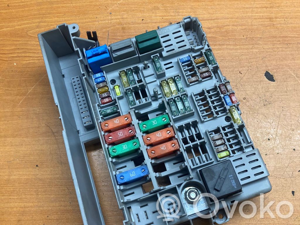 BMW 1 E81 E87 Fuse module 