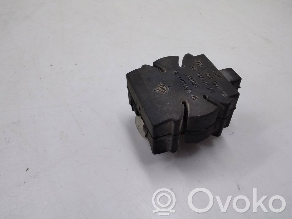 BMW X5 E70 Radiator mount bracket 