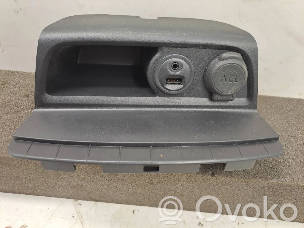 Peugeot 208 I Enchufe conector USB 