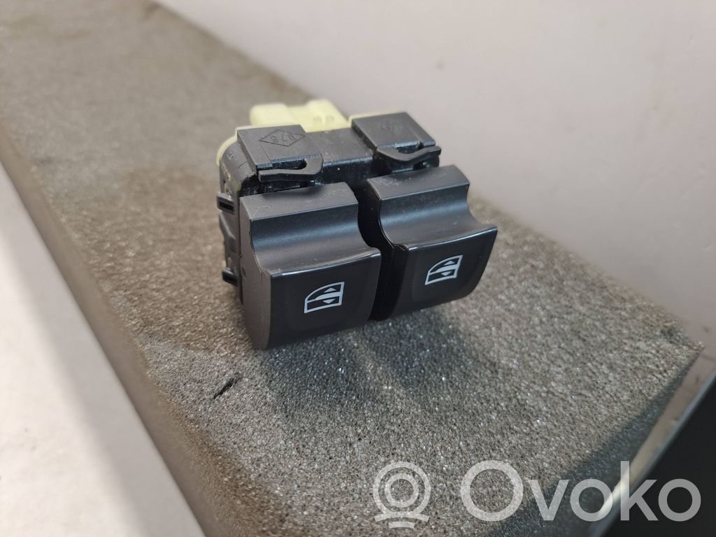 Dacia Sandero III Electric window control switch 