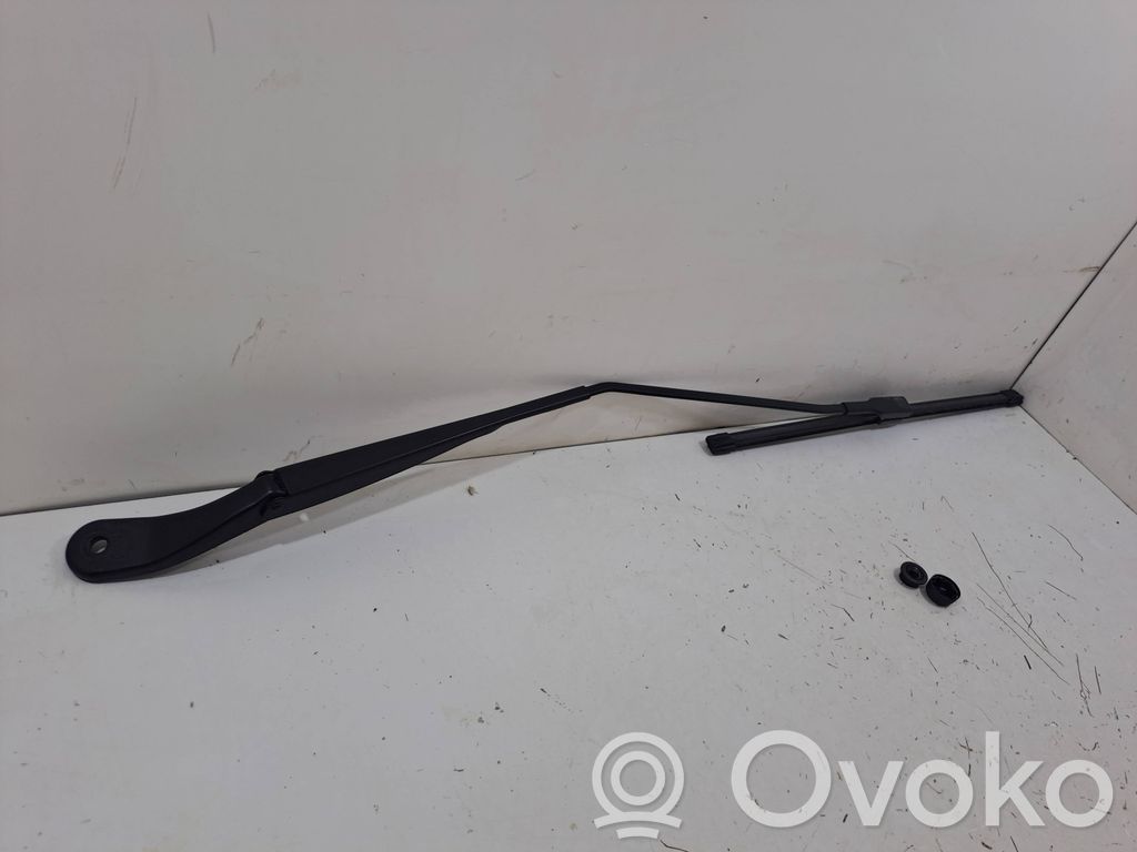 Dacia Sandero III Front wiper blade arm 