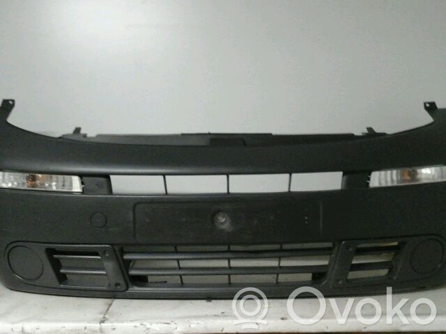 Opel Vivaro Parachoques delantero 