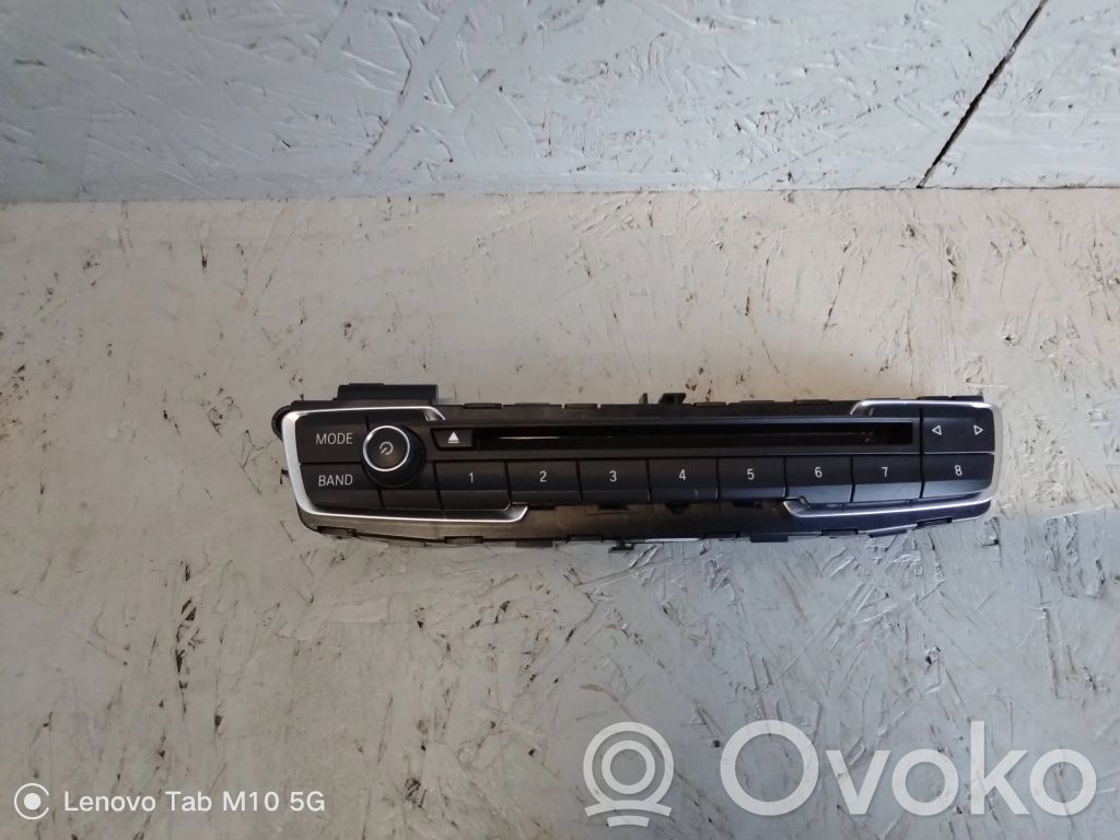 BMW 2 F46 Przyciski / Przełącznik regulacji głośności 