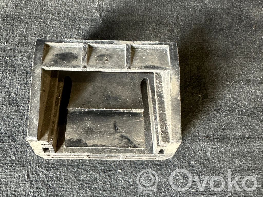 BMW X6 F16 Radiator mount bracket 
