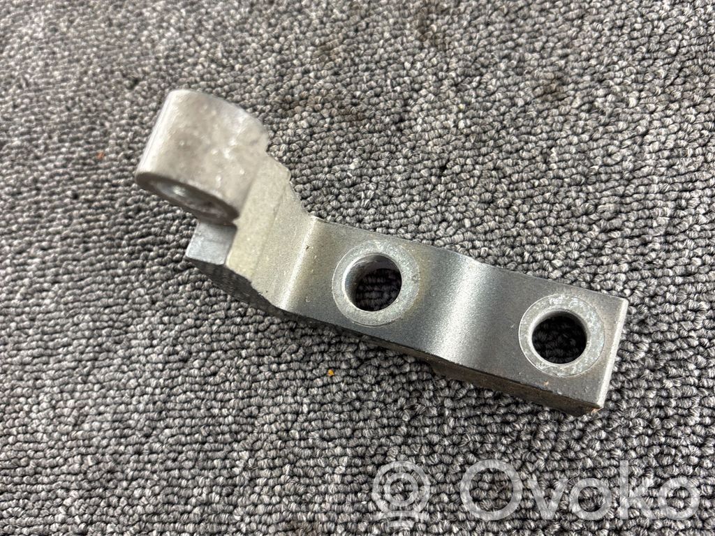 Volvo XC90 Front door lower hinge 