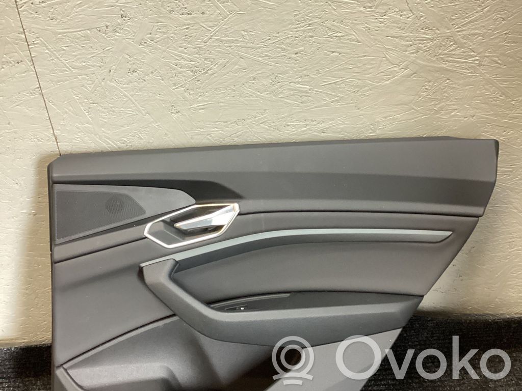 Audi e-tron Apšuvums aizmugurējām durvīm 