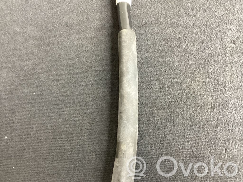Audi e-tron Engine coolant pipe/hose 