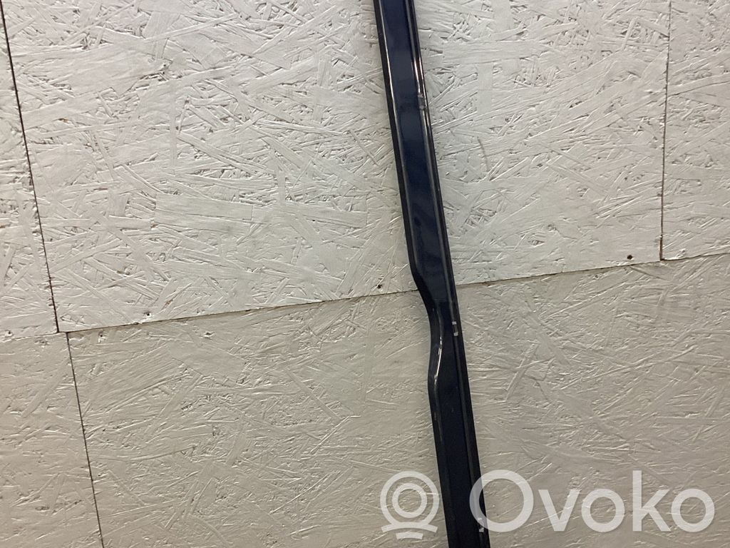 Tesla Model S Kynnyksen/sivuhelman lista 