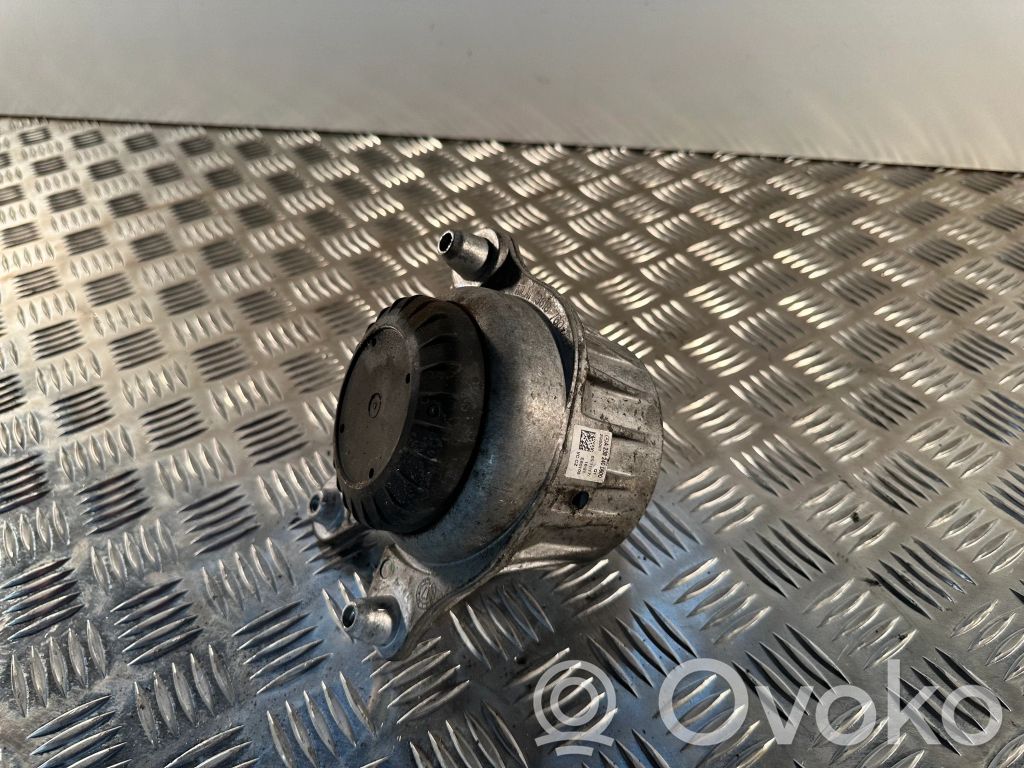 Mercedes-Benz E W238 Engine mount bracket 