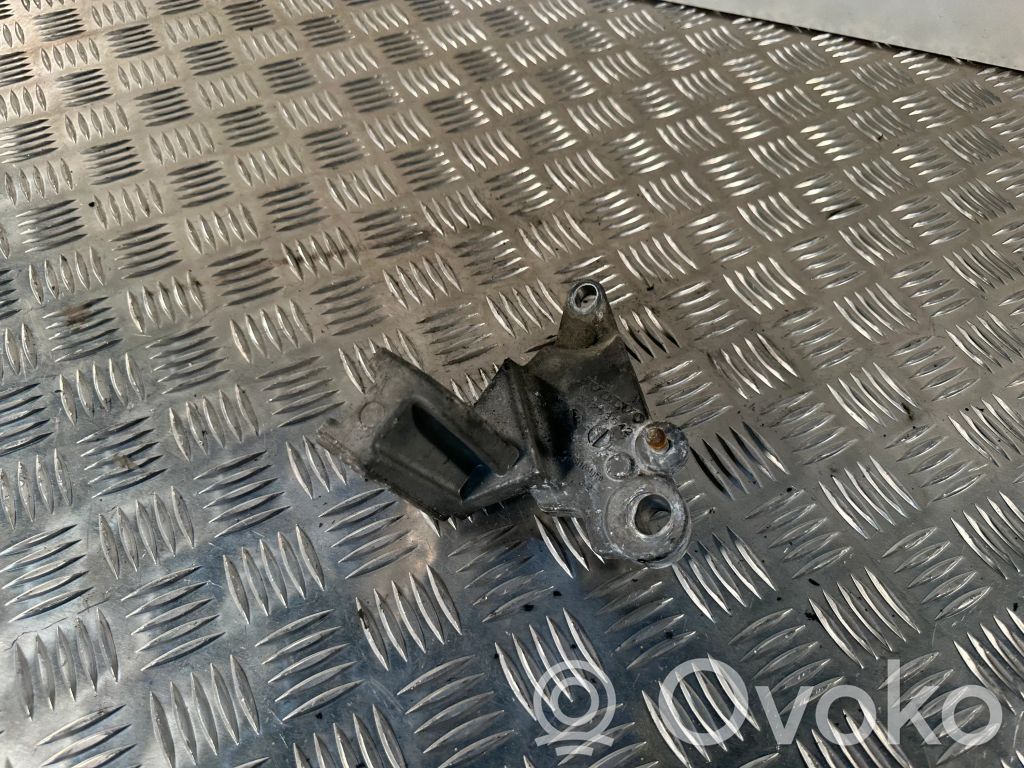 Engine mounting bracket   31293542