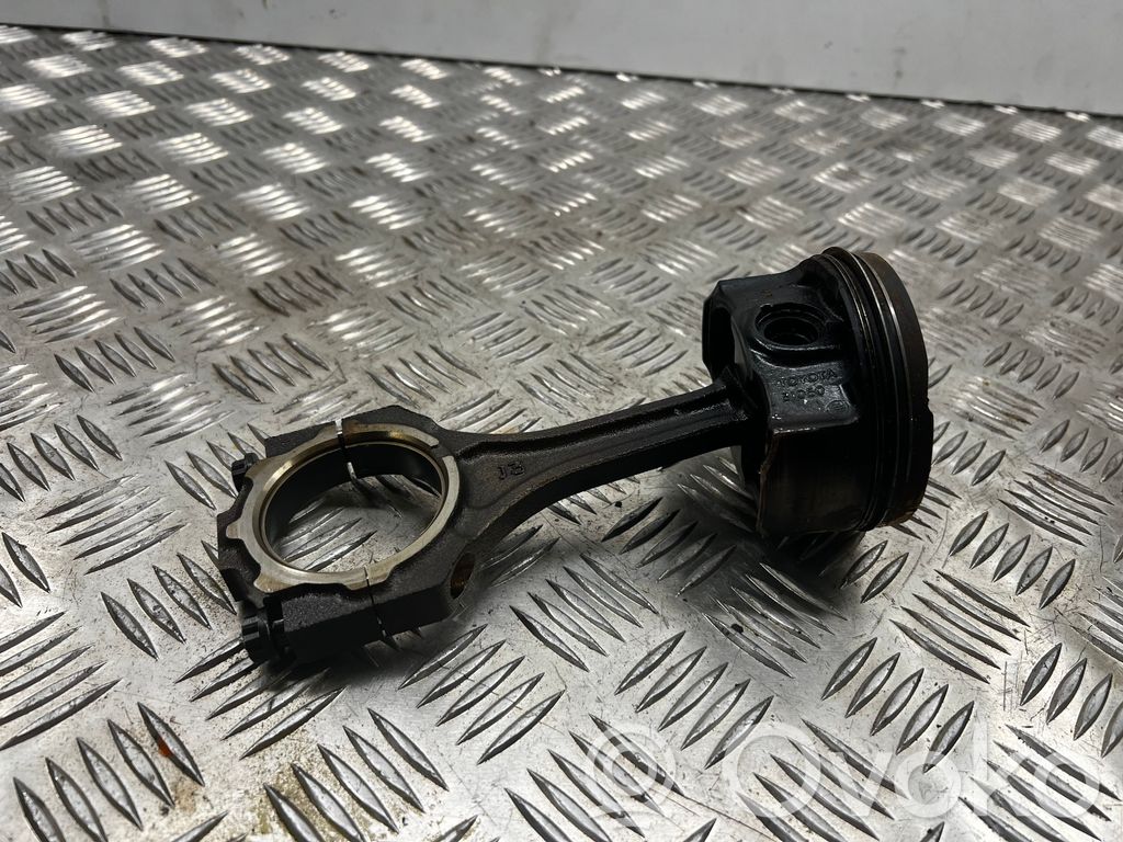 Lexus GS 300 350 430 450H Tłok z korbowodem 
