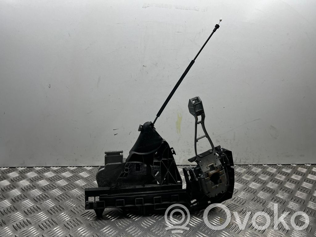 Volvo V50 Priekšpusē slēdzene 