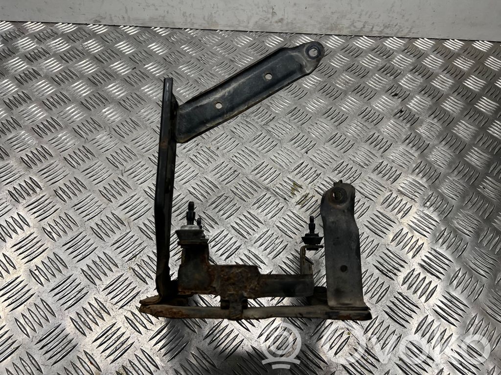 Volvo V50 Power steering pump mounting bracket 