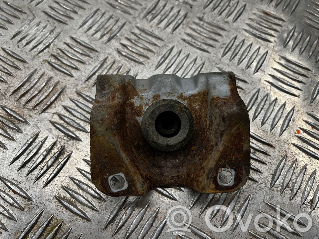 Subaru Outback Radiator mount bracket 