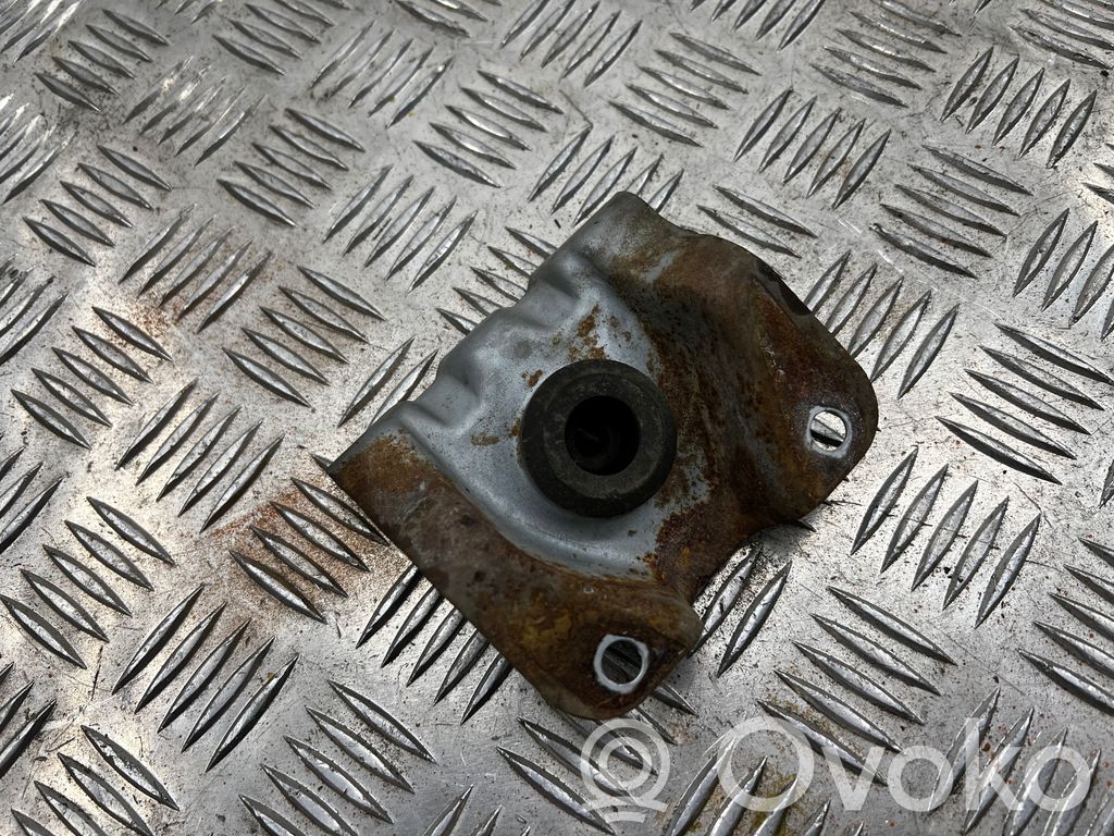 Subaru Outback Radiator mount bracket 