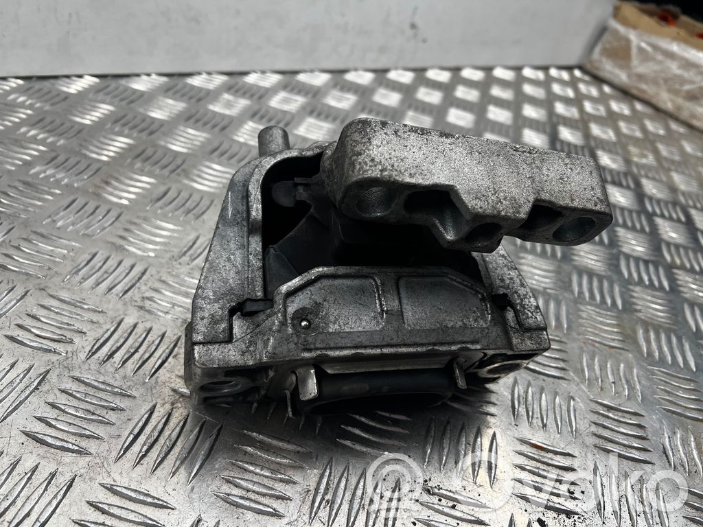 Skoda Octavia Mk2 (1Z) Engine mount bracket 