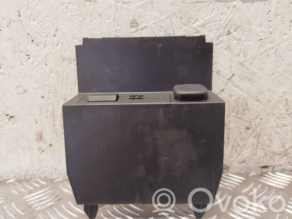 Mazda 6 Enchufe conector USB 