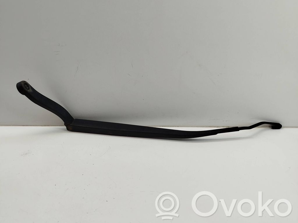 Front wiper blade arm