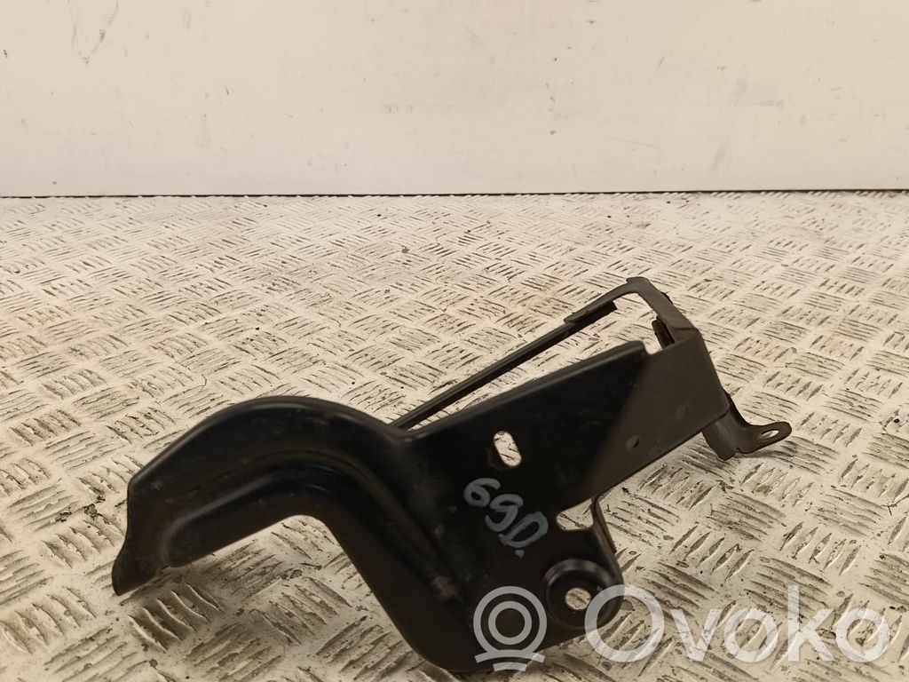 Audi A6 S6 C6 4F Intercooler pipe mounting bracket 