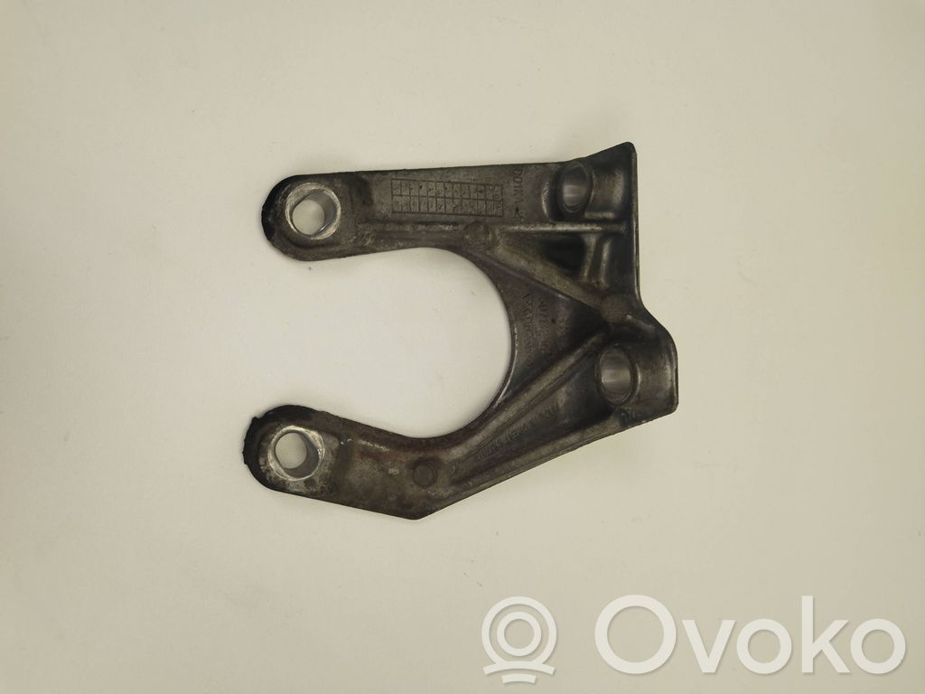 Volvo XC60 Front differential bracket 