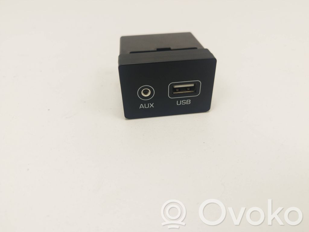 Hyundai Tucson TL Enchufe conector USB 