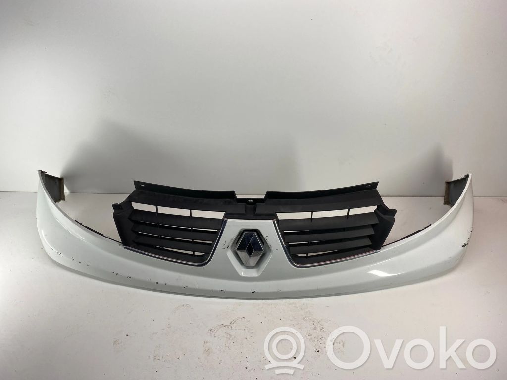 Renault Trafic II (X83) Etupuskurin ylempi jäähdytinsäleikkö 