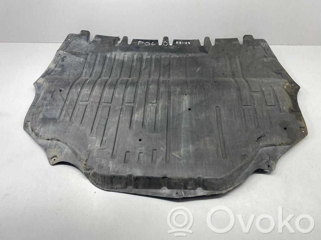Volkswagen Polo IV 9N3 Engine splash shield/under tray 