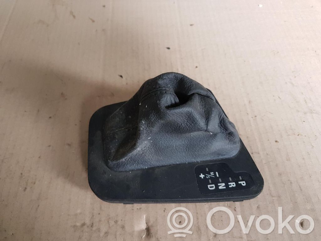 Drążek / Pokrętło zmiany biegów   8208800