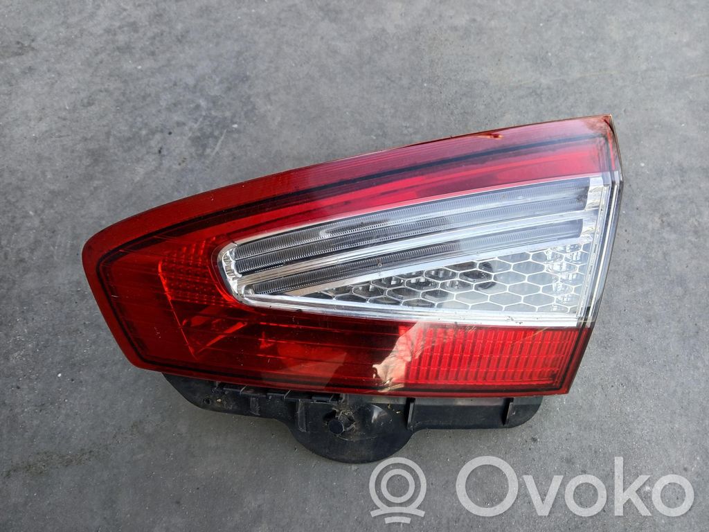 Ford Mondeo MK IV Lampă spate în capacul portbagajului 