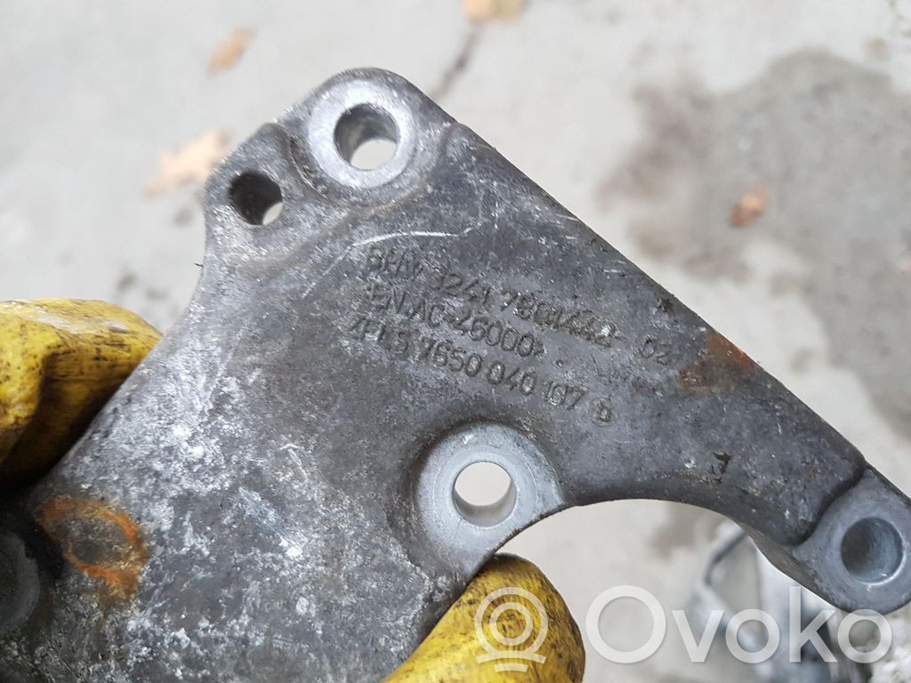BMW 5 E60 E61 Ohjaustehostimen pumpun kannake 