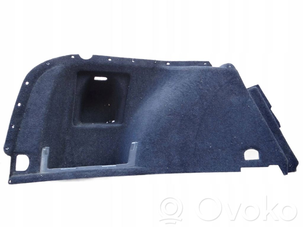 Volkswagen PASSAT B6 Boczek / Tapicerka / bagażnika 