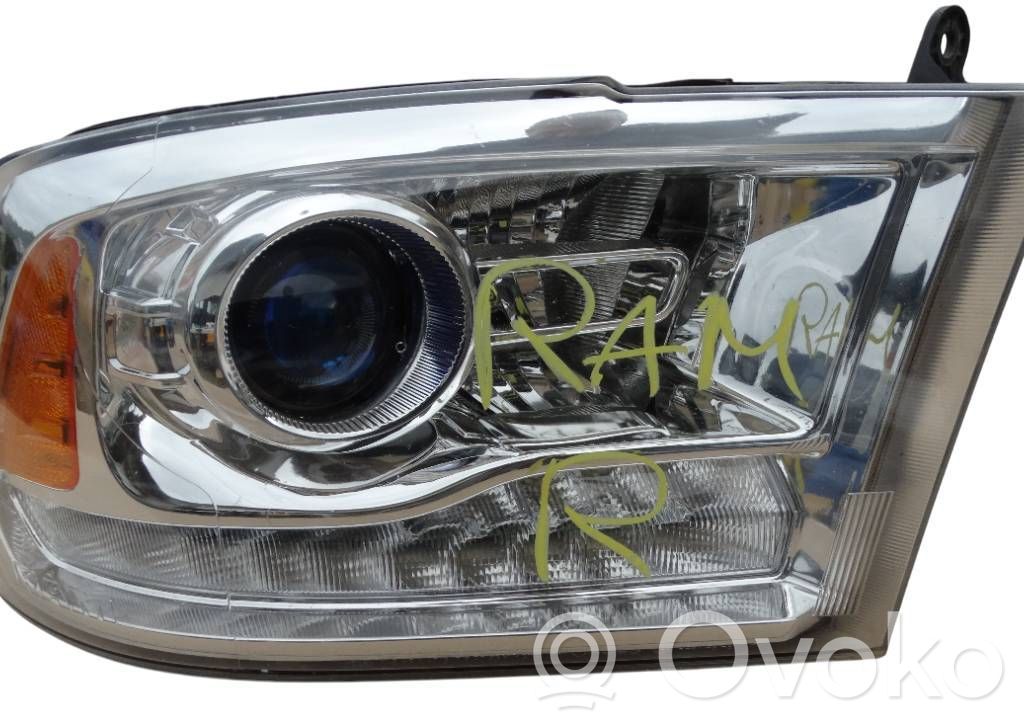 Dodge RAM 1500 DS Phare frontale 